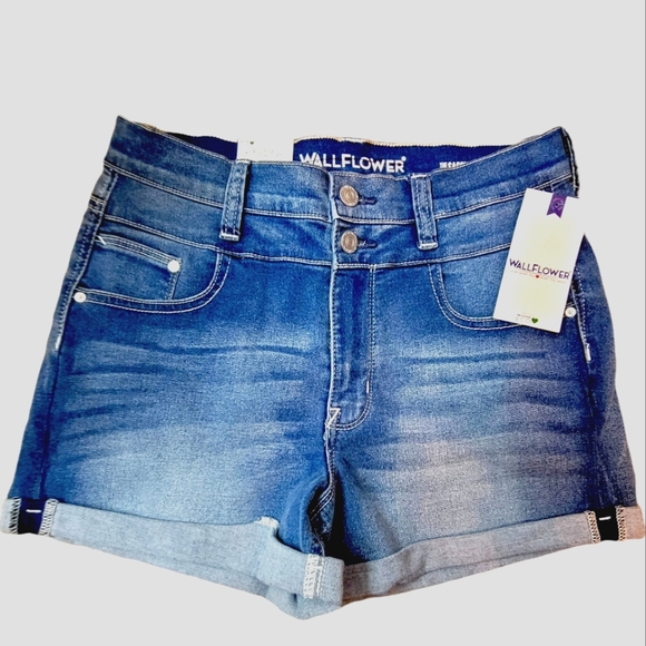 Wallflower Juniors Solid Short High Rise size 9 - Picture 3 of 8
